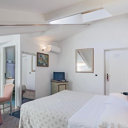 Hotel Kursaal Passignano sul Trasimeno Værelse billede