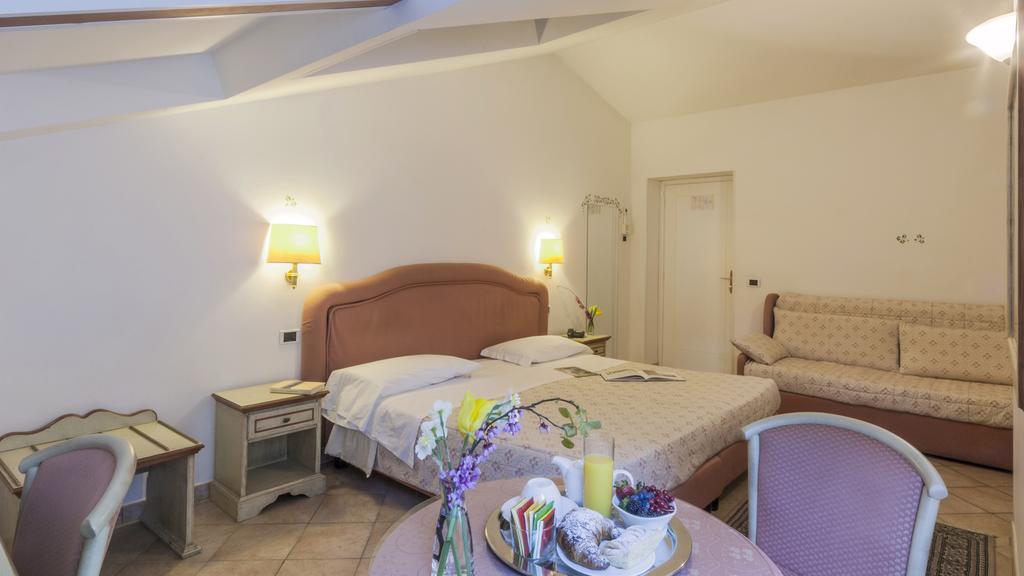 Hotel Kursaal Passignano sul Trasimeno Eksteriør billede