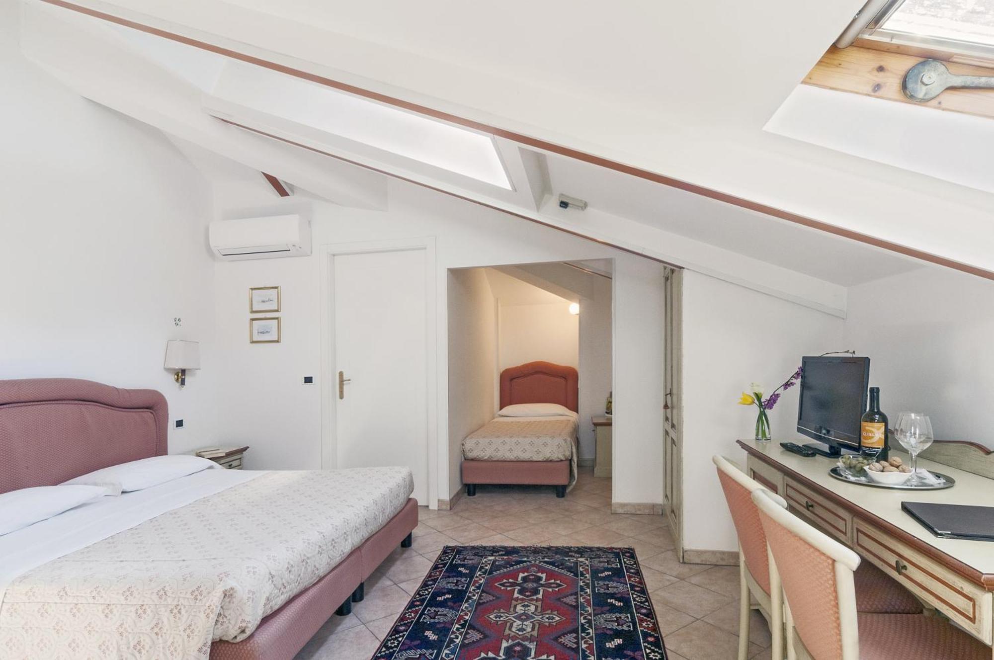 Hotel Kursaal Passignano sul Trasimeno Værelse billede