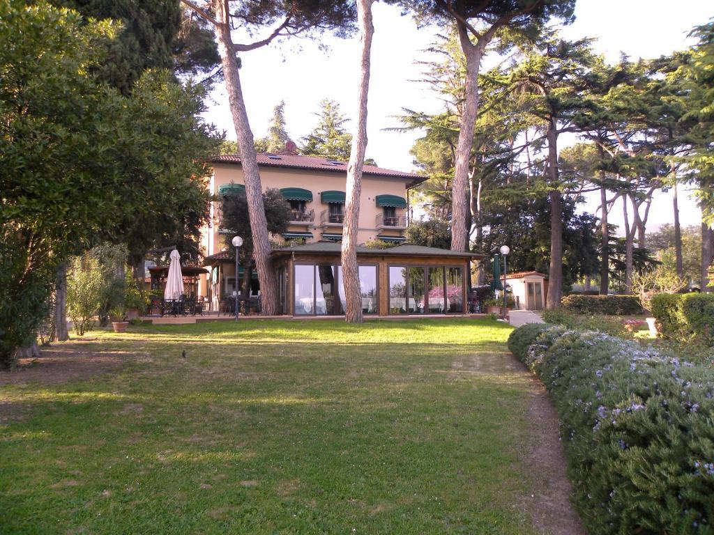 Hotel Kursaal Passignano sul Trasimeno Eksteriør billede