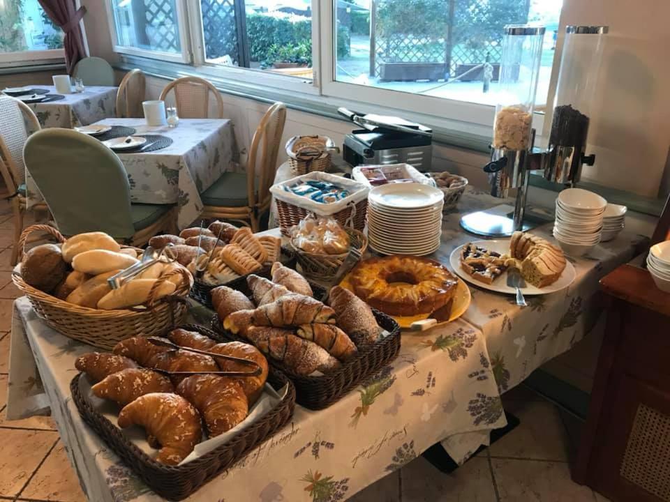 Hotel Kursaal Passignano sul Trasimeno Eksteriør billede